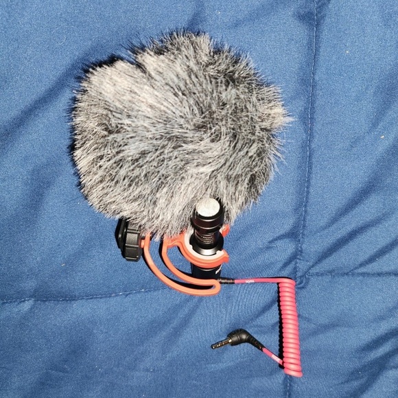 Black Sony ZV1 vlogging camera with mic - Picture 2 of 4